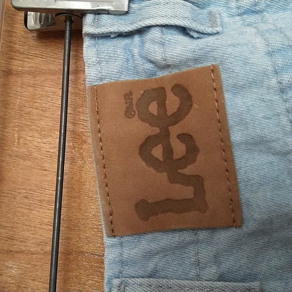 Lee ladies light wash shorts NWOT size 10 M. - Picture 5 of 15